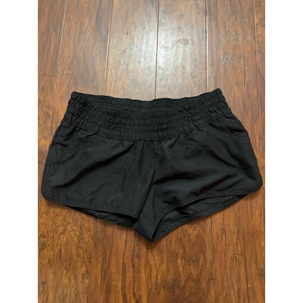 Women’s short exhilaration size m